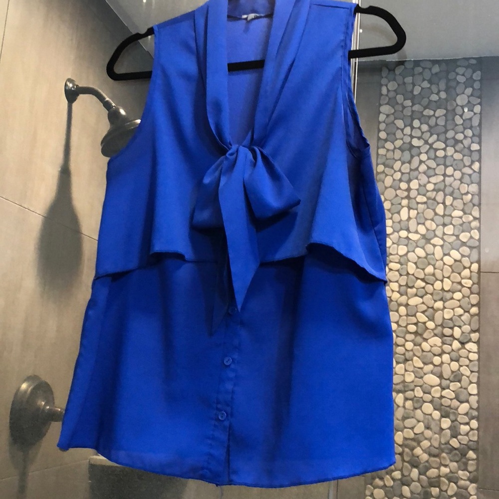 Sleeveless blouse